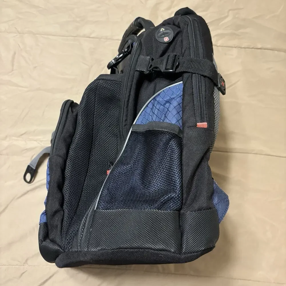 SWISSGEAR by Wenger Large Black/Blue/Gray Backpack Zip, Padded, Fits 15